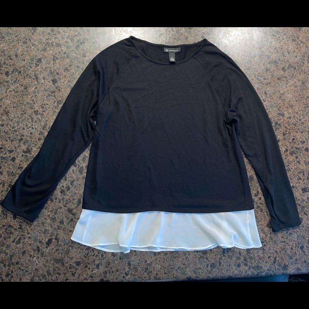 Blouse with ruffle bottom